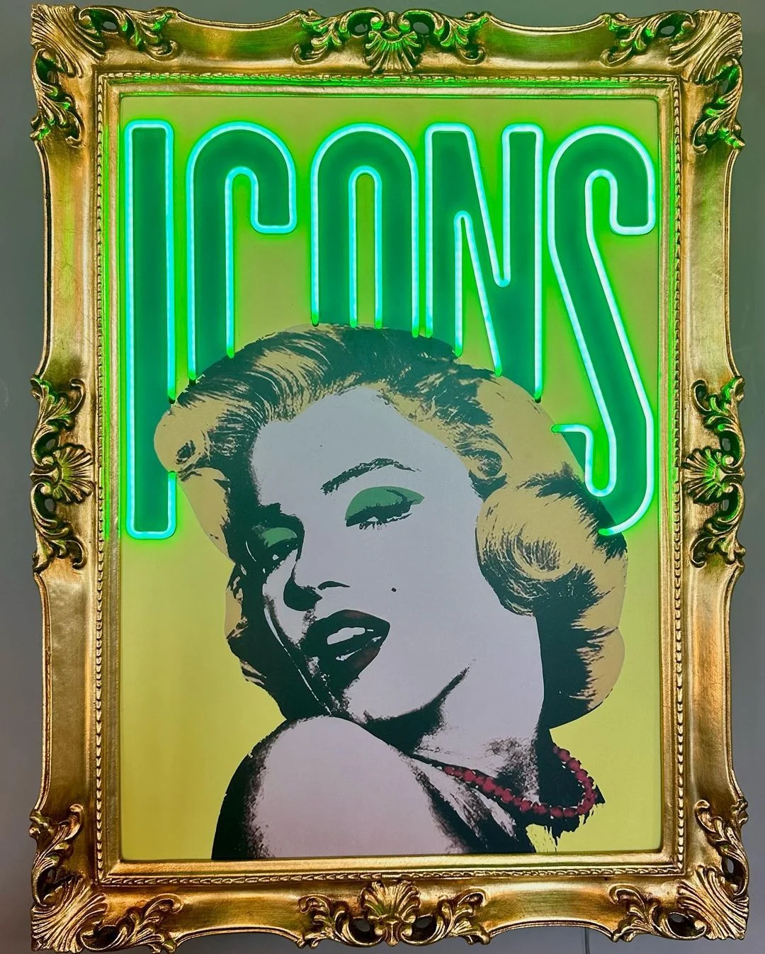 Fond Imprimé Néon avec Cadre Vintage