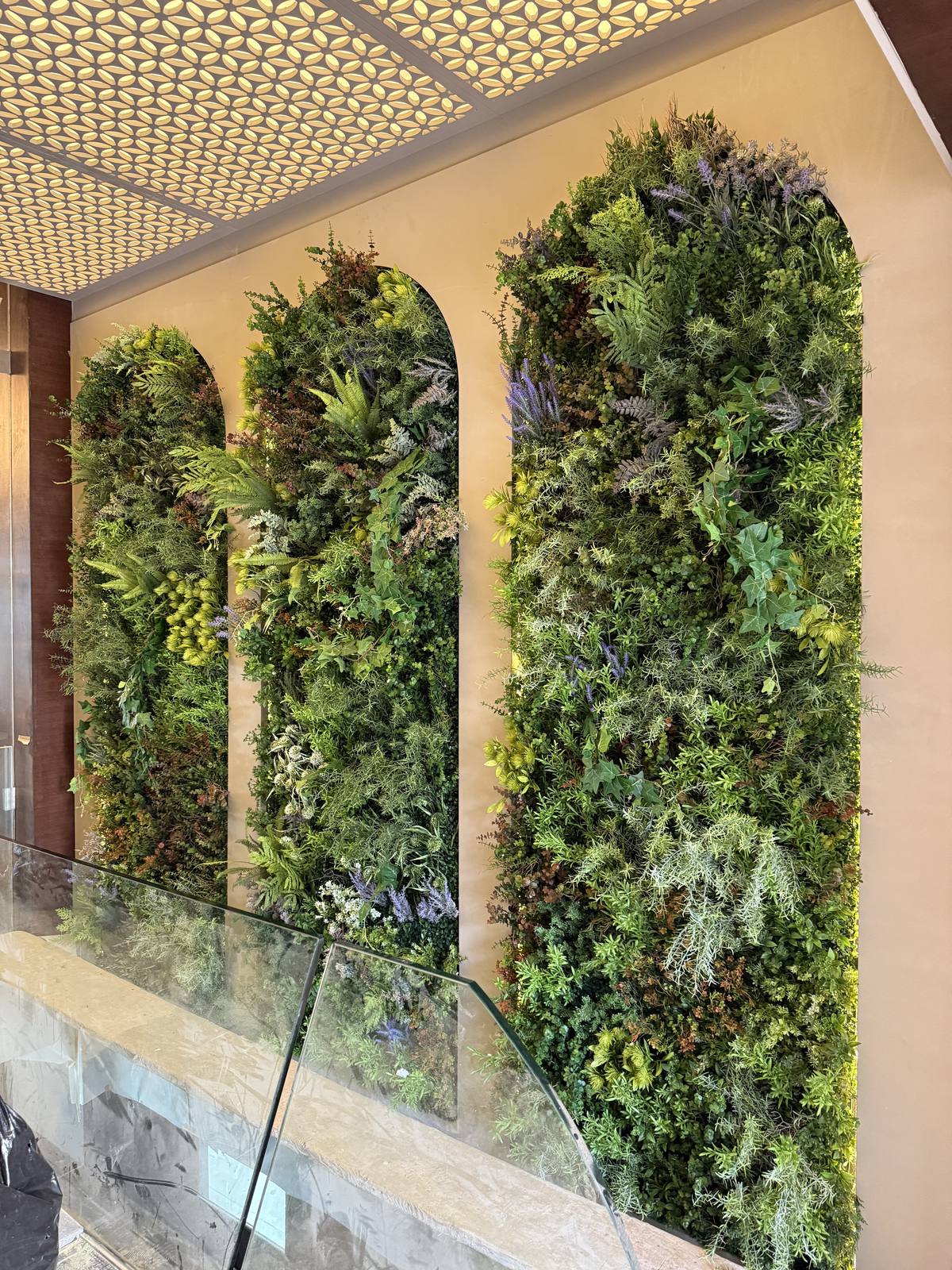 Maintenance-free artificial vertical garden panels